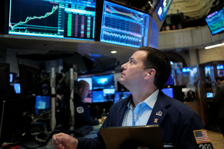 Dow rises 390 pts as US stocks gain despite oil, Fed and Iran concerns